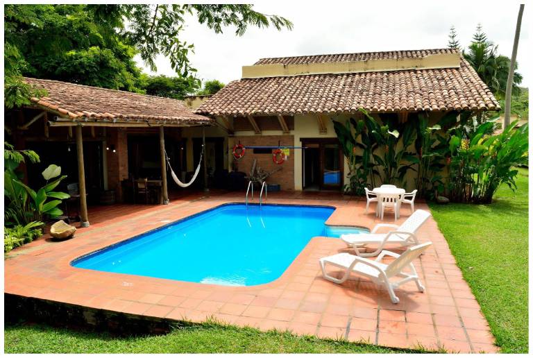 Villa with yard, pool & grill | Pets allowed — photo 4