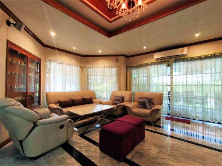 Vacation home with barbecue, pool & yard | Perfect for remote work | Dogs allowed — photo 4