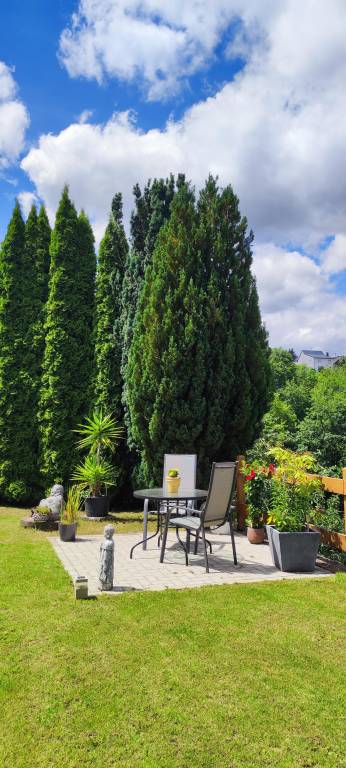 Apartment with patio & yard | Garden view — photo 4