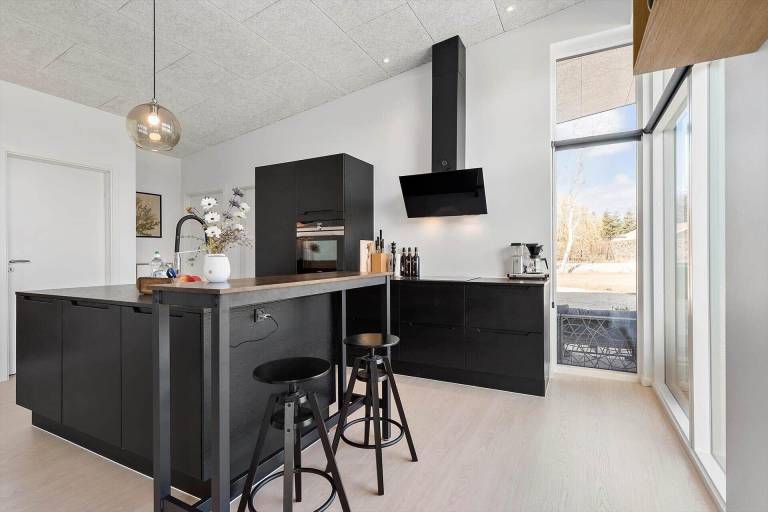 House with jacuzzi, terrace & sauna — photo 4