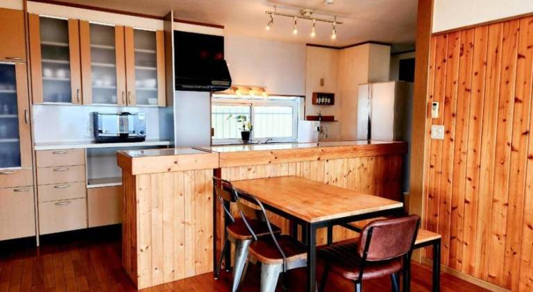Beautiful vacation home with BBQ | Perfect for remote work | Pet-friendly — photo 4