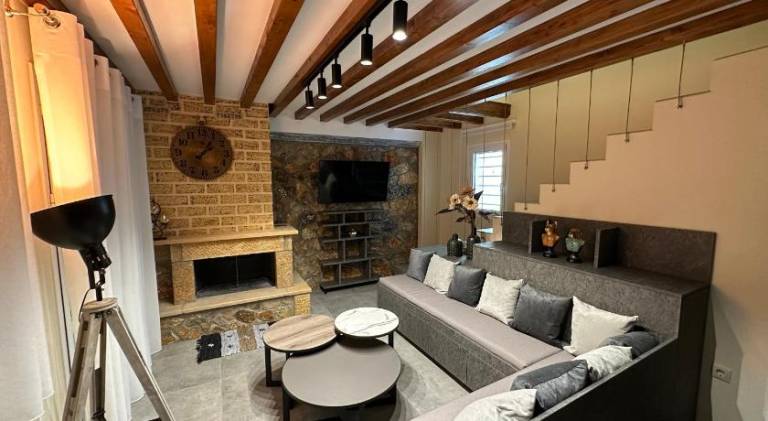 House with barbeque, terrace & yard — photo 4