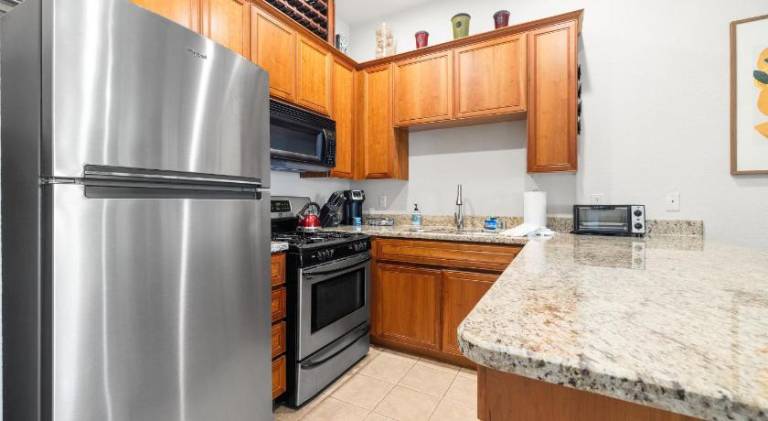 Fully equipped holiday apartment with pool, jacuzzi & patio | Perfect for remote work | Dogs allowed in Riverside, CA