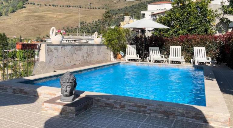 Apartment with pool in Alijó