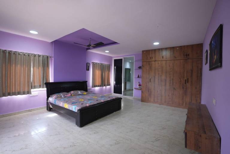 Villa with yard, grill & pool — photo 2