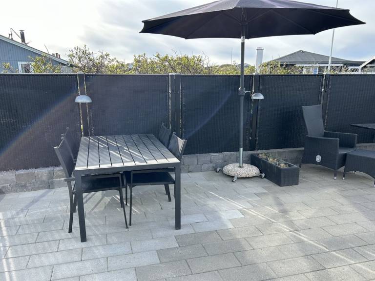Family-oriented charming vacation home with barbecue & patio | Beach nearby | Dogs allowed — photo 4