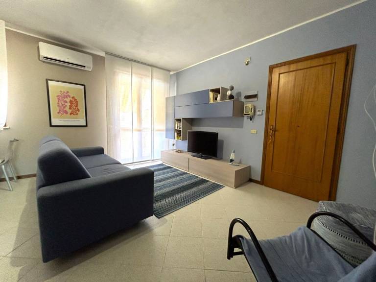 Rental apartment with patio — photo 3