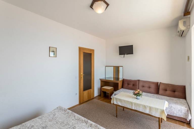 Holiday apartment with terrace & barbeque | Sea view — photo 3