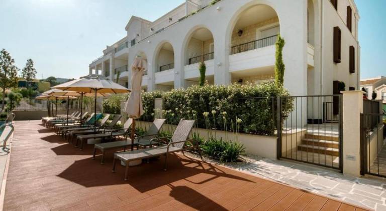 Holiday apartment with pool & patio — photo 5