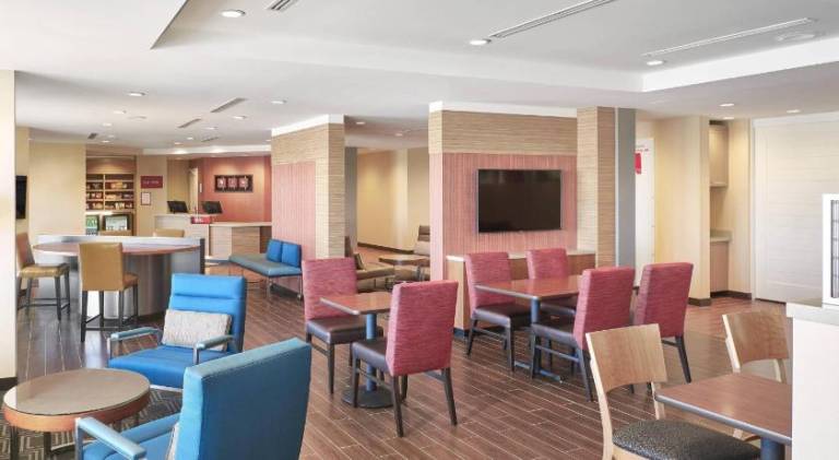 TownePlace Suites by Marriott Medicine Hat — photo 3
