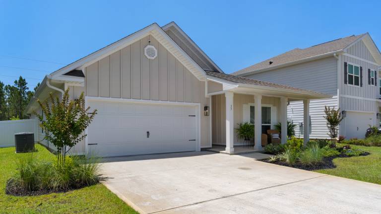 4Br/2Ba, Slps 8, community pool, Close to beach access Free Dolphin Cruise! — photo 4