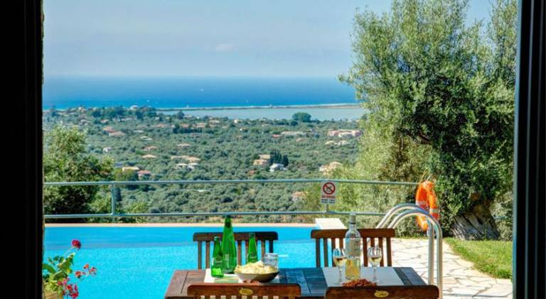 Villa with barbeque, garden & terrace — photo 4