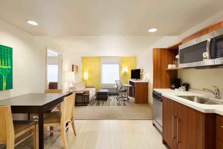 Home2 Suites by Hilton Farmington/Bloomfield — photo 3