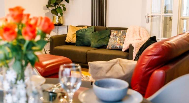 Spacious, Modern and stylish three bedroom home, perfect for work, leisure and contractors, 5 mins in Newcastle-upon-Tyne