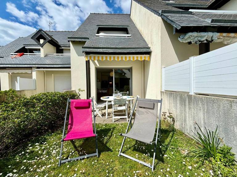Holiday apartment with garden in Carnac
