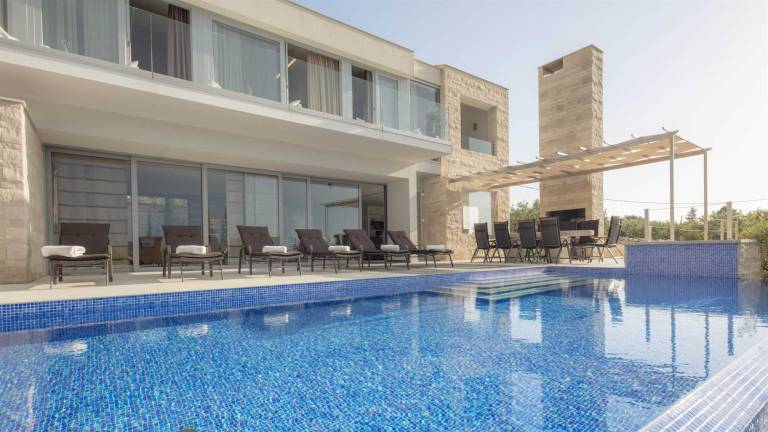 Luxury Villa Spectrum with Heated Pool — photo 4