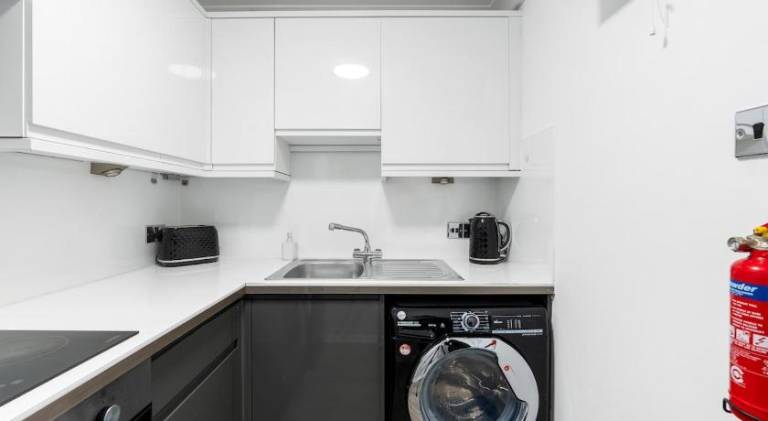 Nice rental apartment | Next to British Airways i360 | Pets are welcome — photo 5
