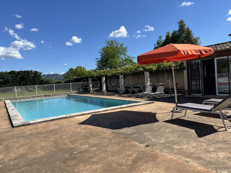 Fully equipped beautiful vacation home with patio, BBQ & private pool | Nature view | Pets are welcome — photo 3