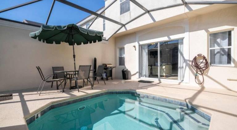Nice vacation home with pool | Pets are welcome in Kissimmee, FL