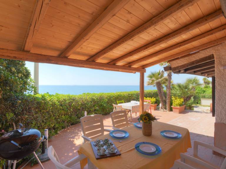 Vacation home with barbecue, garden & terrace | Sea view — photo 3