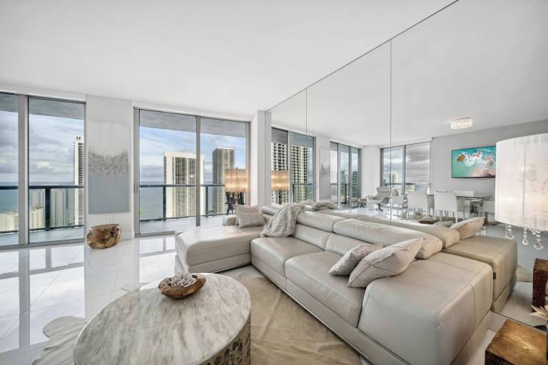 Bed & Breakfast Hallandale