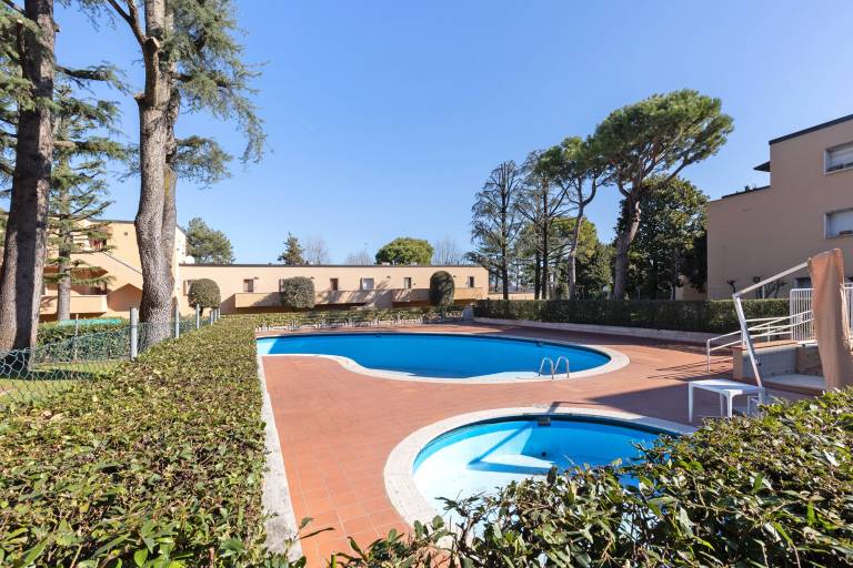 Apartment 'La Pelusa Peschiera' with Shared Pool, Wi-Fi and Air Conditioning — photo 2