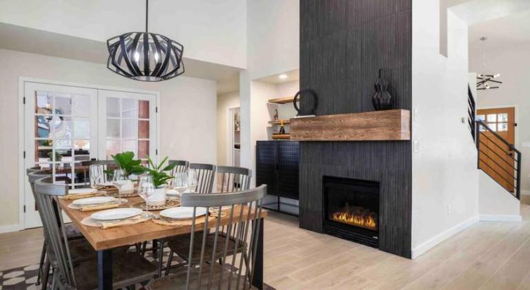 The Rock Trail House+Renovated+Modern+Fireplace+EV+Nice Yard in Flagstaff, AZ