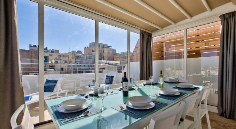 Valletta Luxury 4-Bedroom Duplex with Stunning Sea Views Private Terrace and Jacuzzi — photo 5