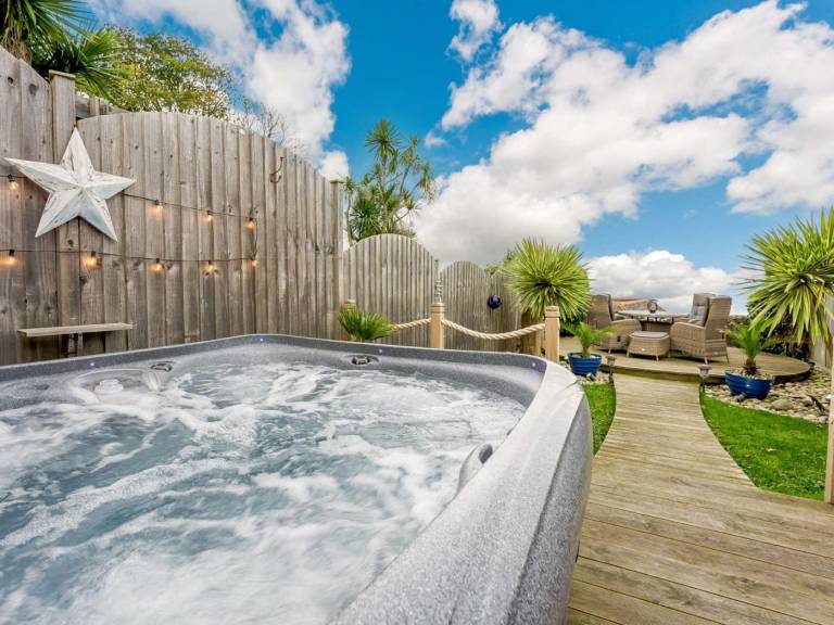 Fully equipped cottage with jacuzzi, garden & barbecue | Water view | Pets are welcome in Shanklin