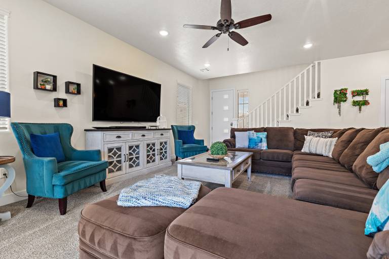 Child-friendly vacation home with private pool, grill & jacuzzi | Mountain view | Dogs allowed — photo 2