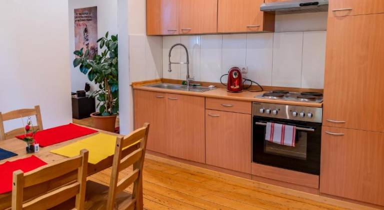 Rental apartment with yard & barbecue — photo 2