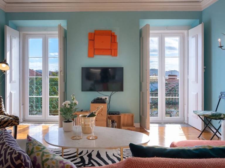 GuestReady Elegant River View Duplex in Belem