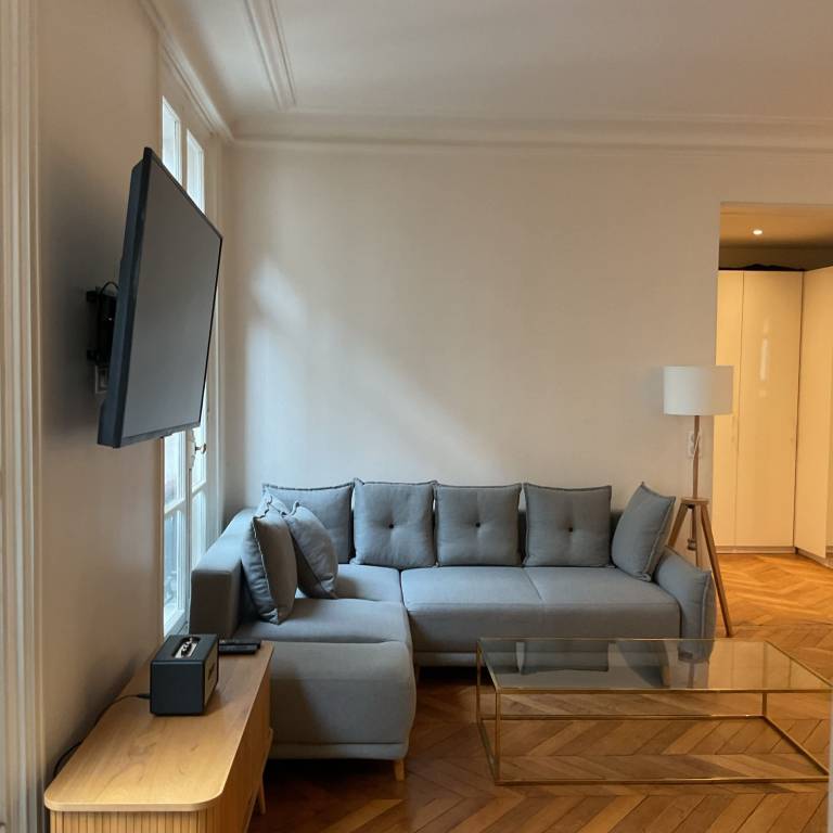 Secret Villiers I Stylish 2 Bed Apt in Villiers — photo 5