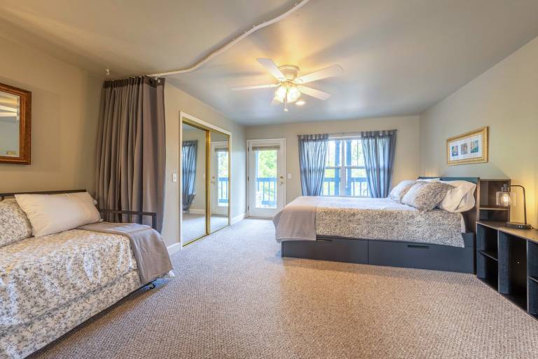 Condo with 1 room for 4 persons in Hood River, OR