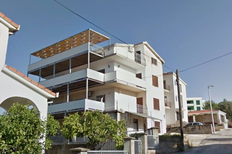 Wonderful holiday apartment with grill & terrace | Sea view | Close to the beach | Dogs allowed in Okrug
