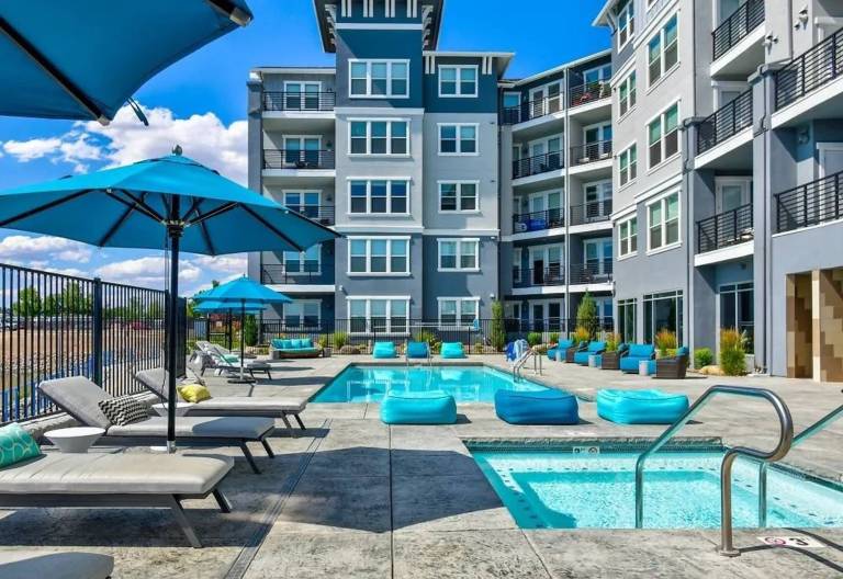 Family-friendly apartment with grill, pool & fast internet | Lake view | Next to the beach | Pets are welcome — photo 2