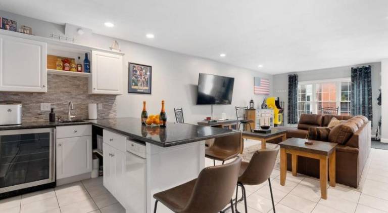 Vacation home with barbeque, yard & hot tub | Good for workation in Cambridge, MA