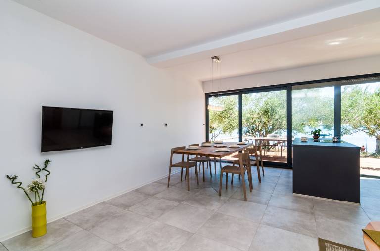 Apartment with garden, barbecue & patio | Garden view — photo 5