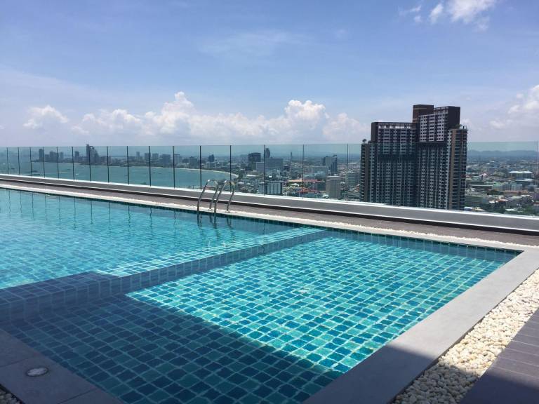 Holiday apartment with sauna, garden & private pool | Close to Big Buddha | Perfect for remote work in Pattaya