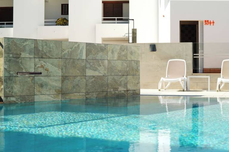 Aparthotel  Cala Llonga