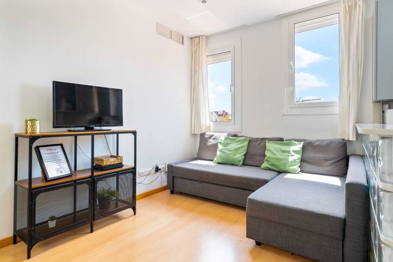 Fully equipped charming holiday apartment with patio & barbecue | Next to Casa Milà | Good for workation | Pets allowed — photo 5