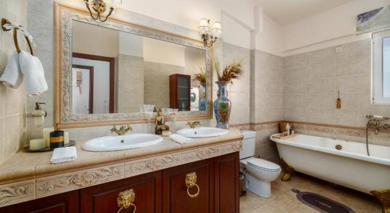 Spacious Villa with pool 500m from the beach — photo 2