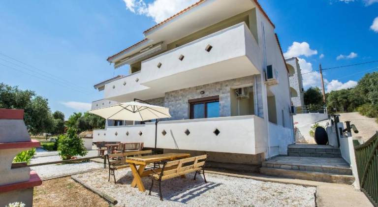 Villa with 2 rooms for 5 persons in Thasos