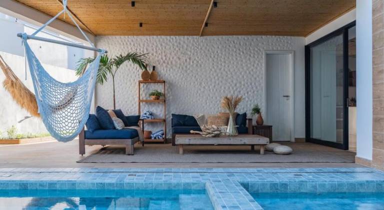 Vacation home with hot tub & pool — photo 3