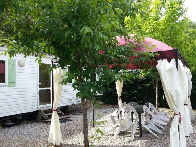 Lovely mobile home with patio & heated pool | Pets are welcome — photo 4