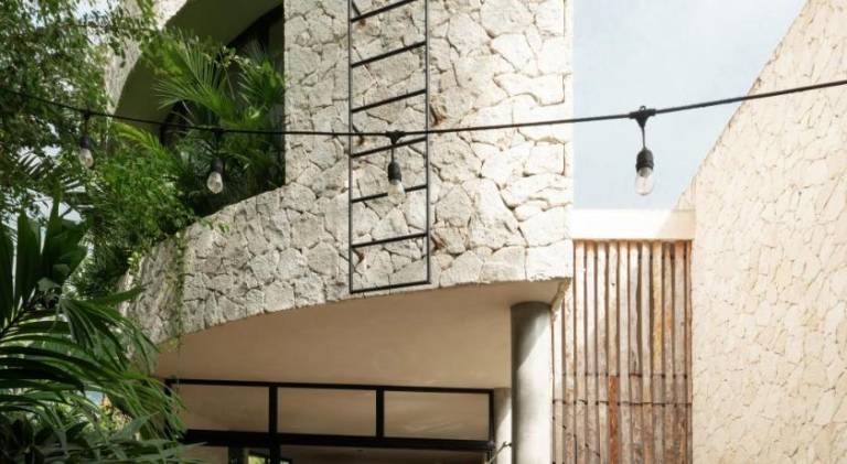 Villa with pool — photo 4