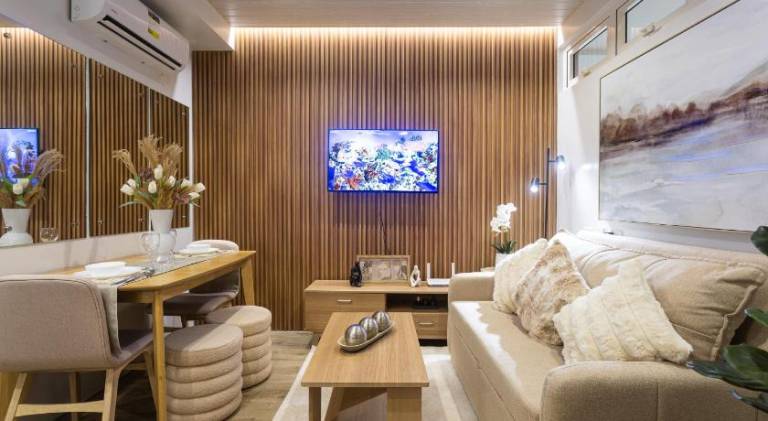 Apartment with pool, barbecue & patio — photo 3