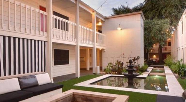 Apartment with pool — photo 4