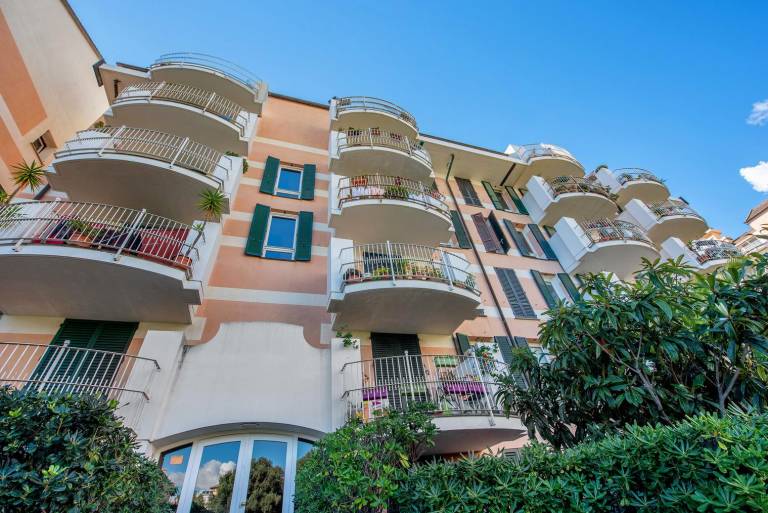 Holiday apartment with patio | Garden view — photo 5
