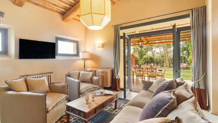 Villa with barbeque, private pool & yard | Garden view — photo 4